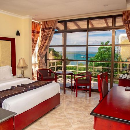 Nyumbani Hotel And Resorts タンガ エクステリア 写真