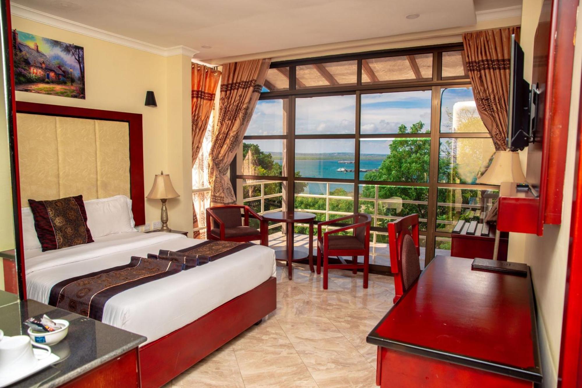 Nyumbani Hotel And Resorts タンガ エクステリア 写真